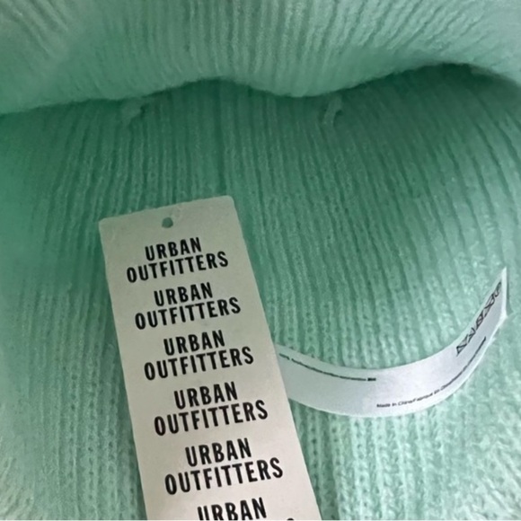 ❄️Urban Outfitters UO Ribbed Pompom Green Mint Beanie NWT 🍁 - Picture 6 of 8